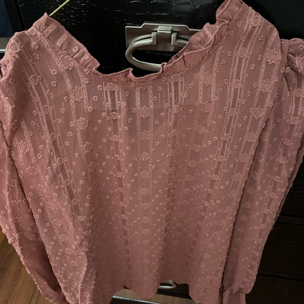 Keyhole Neck Top - Picture 2 of 3